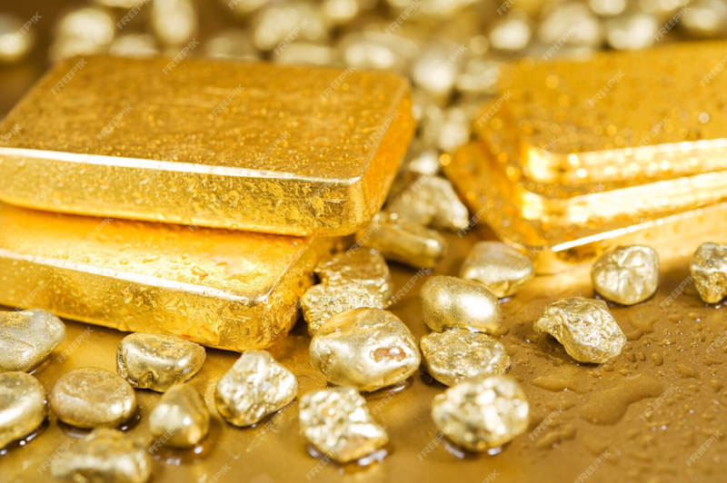 Discover the unique shine of Italian gold compared to traditional gold.
